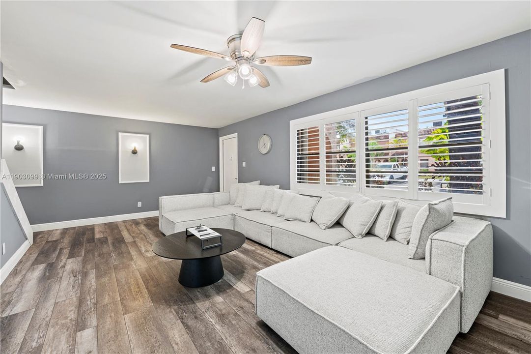 For Sale: $364,000 (3 beds, 2 baths, 1590 Square Feet)