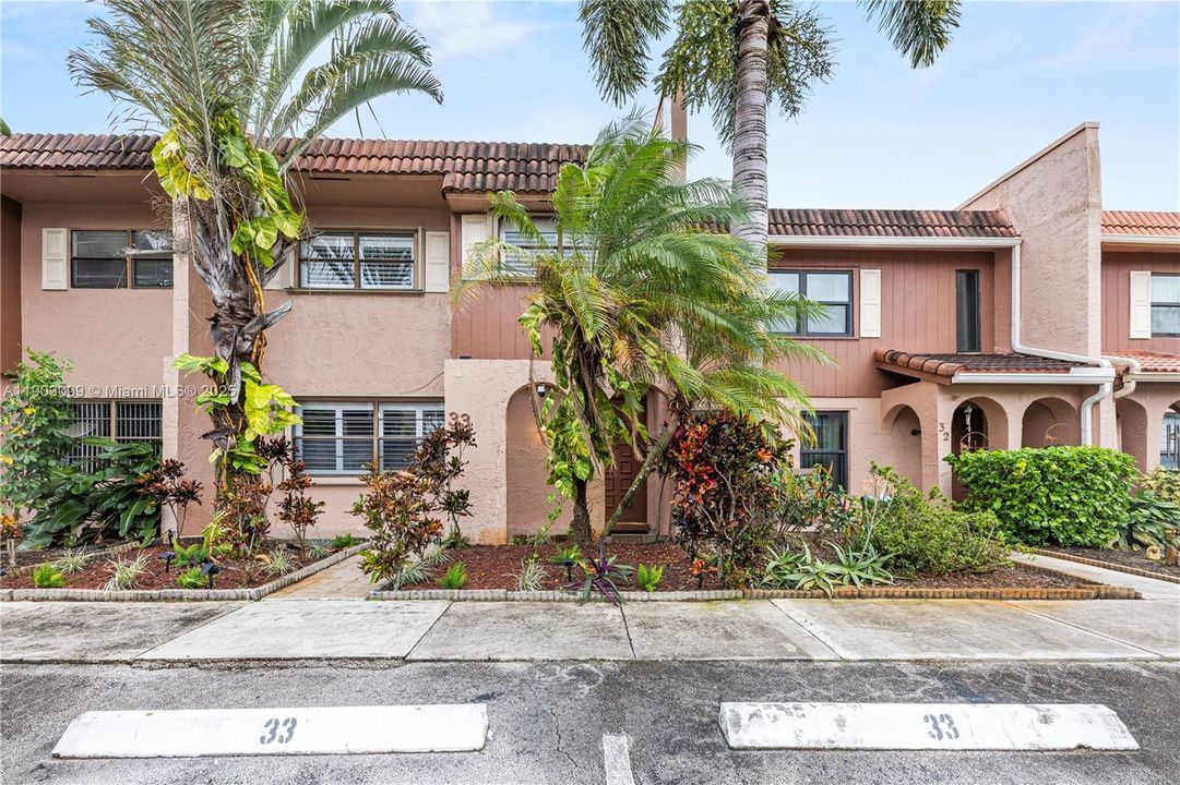 For Sale: $364,000 (3 beds, 2 baths, 1590 Square Feet)