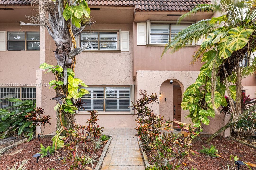 For Sale: $364,000 (3 beds, 2 baths, 1590 Square Feet)