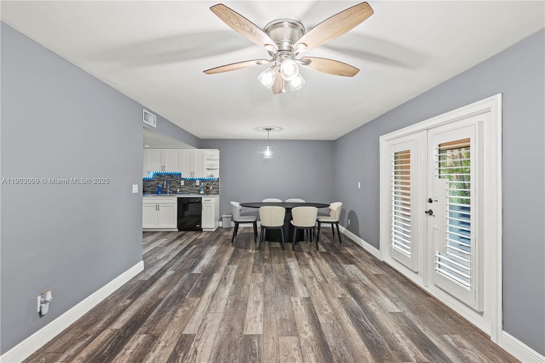 For Sale: $364,000 (3 beds, 2 baths, 1590 Square Feet)