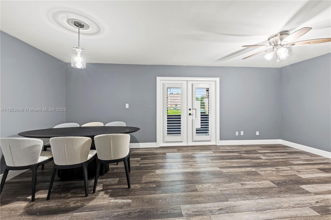 For Sale: $364,000 (3 beds, 2 baths, 1590 Square Feet)