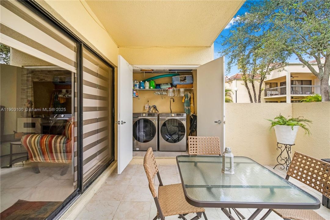 Recently Rented: $2,500 (2 beds, 2 baths, 910 Square Feet)