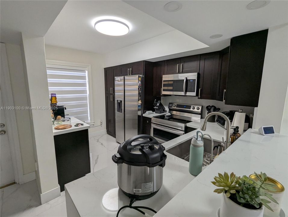 Recently Rented: $2,500 (2 beds, 2 baths, 910 Square Feet)