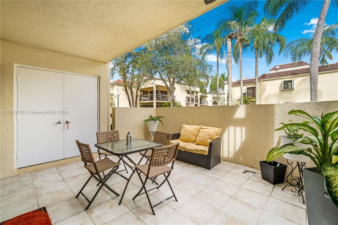 Recently Rented: $2,500 (2 beds, 2 baths, 910 Square Feet)