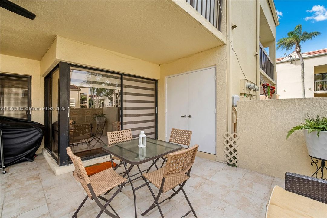 Recently Rented: $2,500 (2 beds, 2 baths, 910 Square Feet)