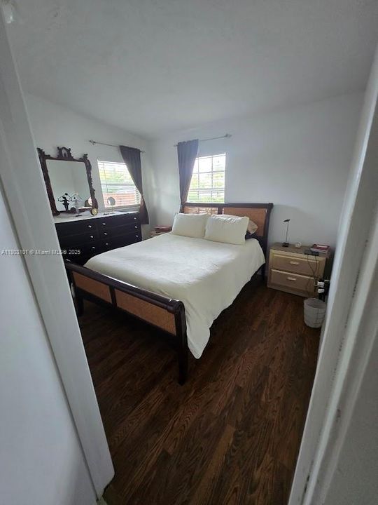 合同活跃: $449,000 (3 贝兹, 1 浴室, 840 平方英尺)