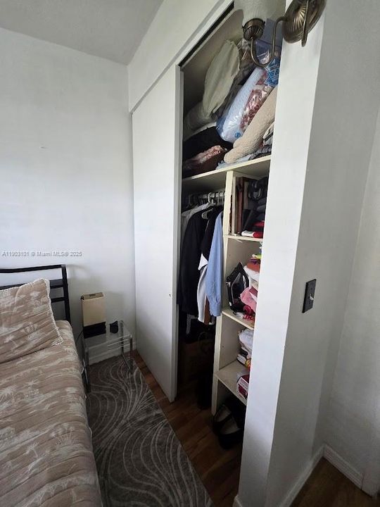 合同活跃: $449,000 (3 贝兹, 1 浴室, 840 平方英尺)