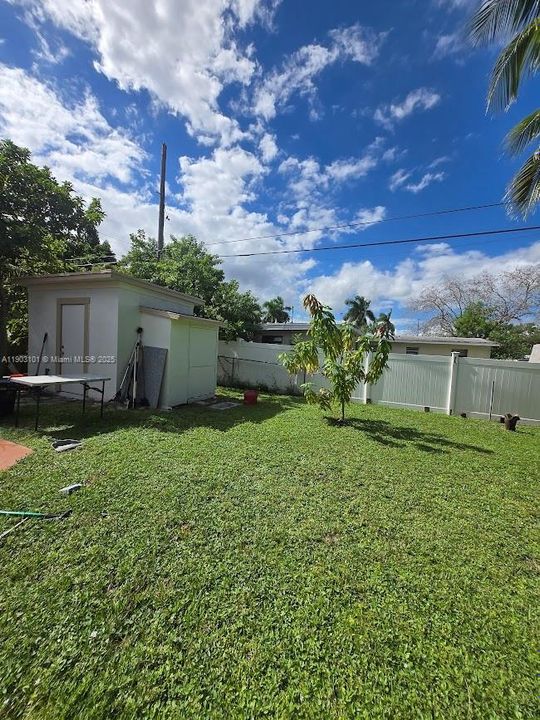 合同活跃: $449,000 (3 贝兹, 1 浴室, 840 平方英尺)