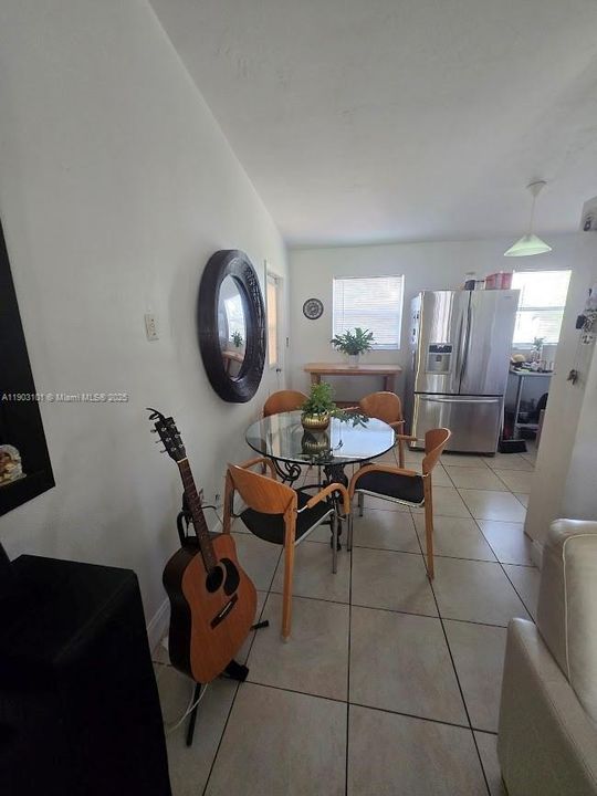 合同活跃: $449,000 (3 贝兹, 1 浴室, 840 平方英尺)