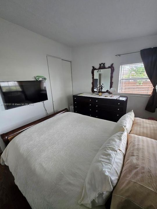 合同活跃: $449,000 (3 贝兹, 1 浴室, 840 平方英尺)