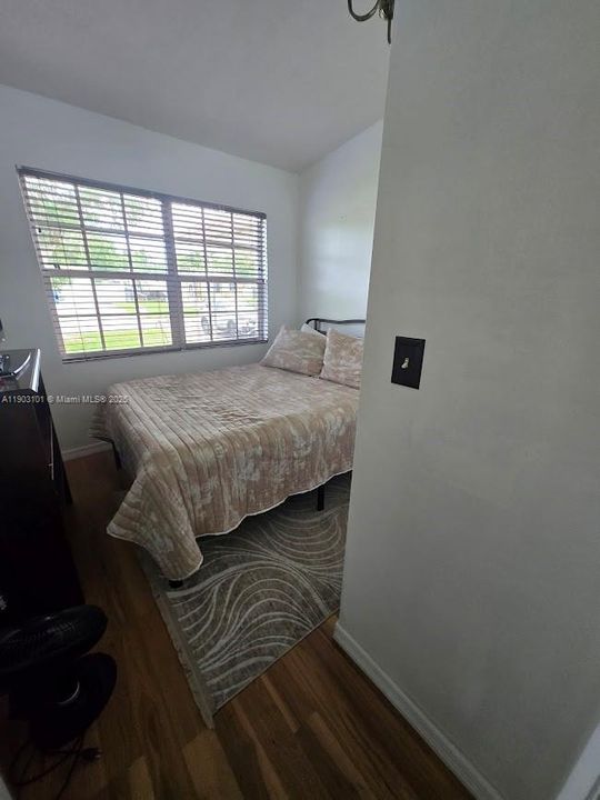 合同活跃: $449,000 (3 贝兹, 1 浴室, 840 平方英尺)