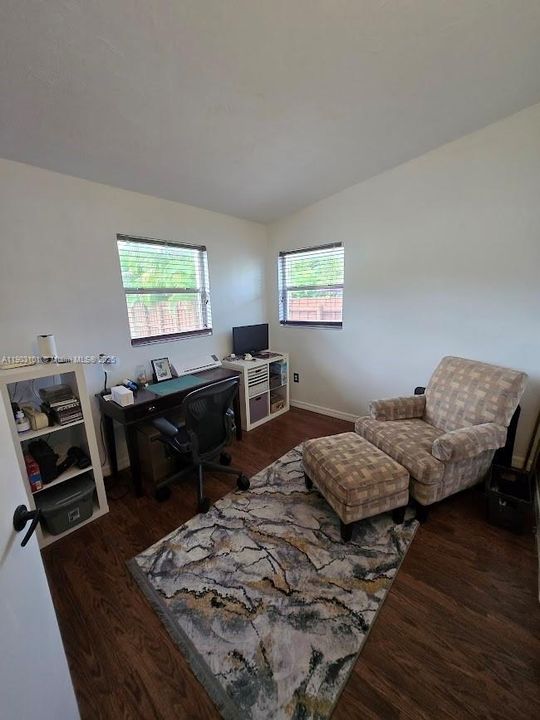 合同活跃: $449,000 (3 贝兹, 1 浴室, 840 平方英尺)