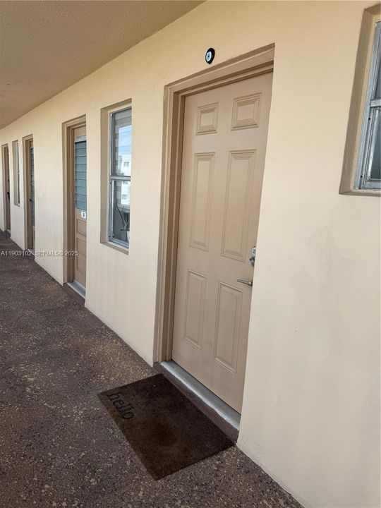 For Rent: $2,050 (1 beds, 1 baths, 900 Square Feet)