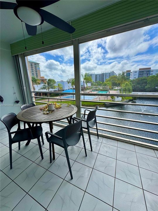 For Rent: $2,050 (1 beds, 1 baths, 900 Square Feet)