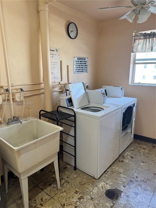 For Rent: $2,050 (1 beds, 1 baths, 900 Square Feet)