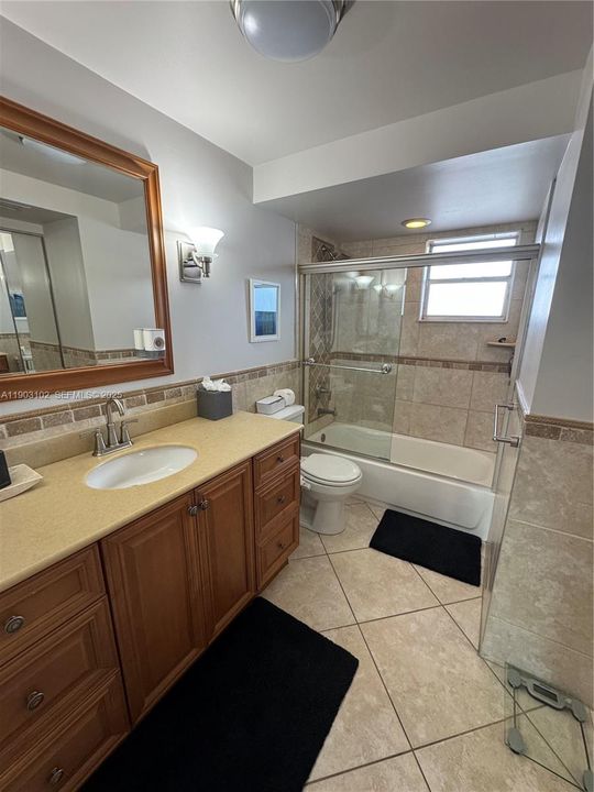 For Rent: $2,050 (1 beds, 1 baths, 900 Square Feet)