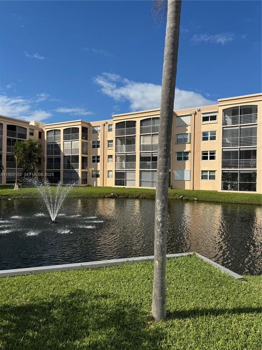 For Rent: $2,050 (1 beds, 1 baths, 900 Square Feet)