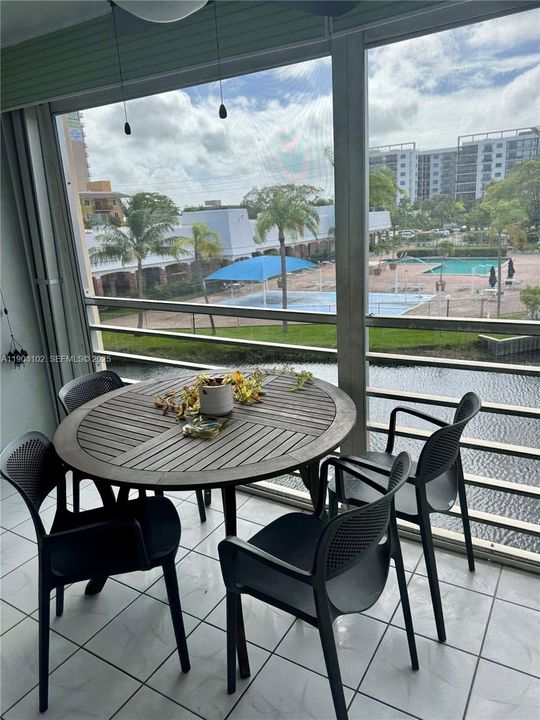 For Rent: $2,050 (1 beds, 1 baths, 900 Square Feet)