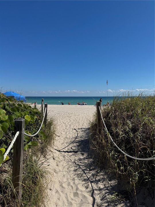 For Rent: $2,050 (1 beds, 1 baths, 900 Square Feet)