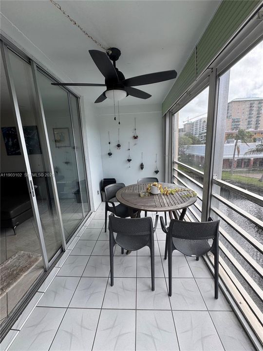 For Rent: $2,050 (1 beds, 1 baths, 900 Square Feet)