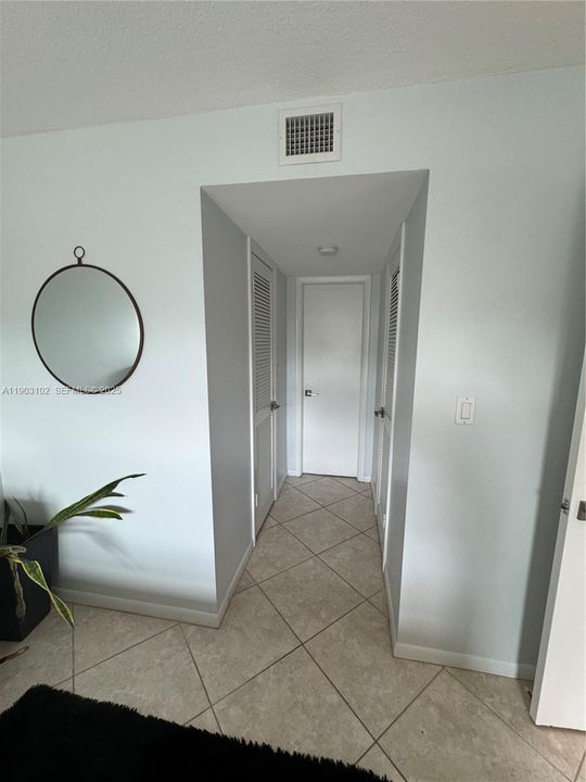 For Rent: $2,050 (1 beds, 1 baths, 900 Square Feet)