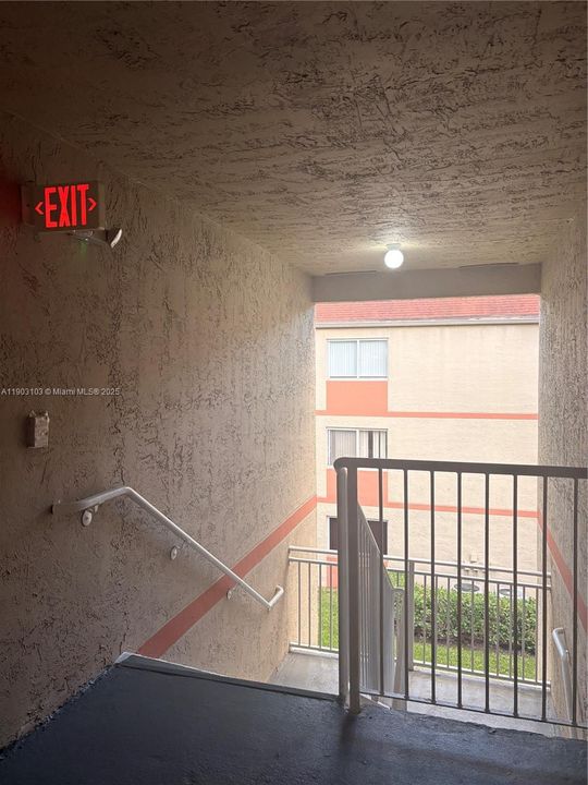 Active With Contract: $2,150 (2 beds, 2 baths, 1106 Square Feet)