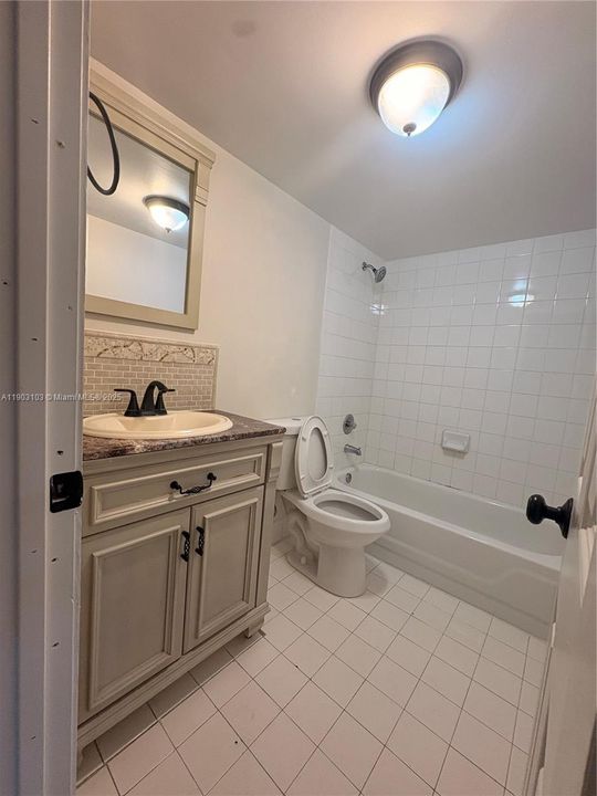 Active With Contract: $2,150 (2 beds, 2 baths, 1106 Square Feet)