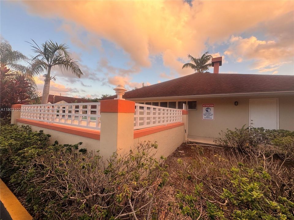 Active With Contract: $2,150 (2 beds, 2 baths, 1106 Square Feet)