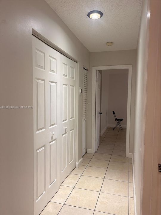 Active With Contract: $2,150 (2 beds, 2 baths, 1106 Square Feet)