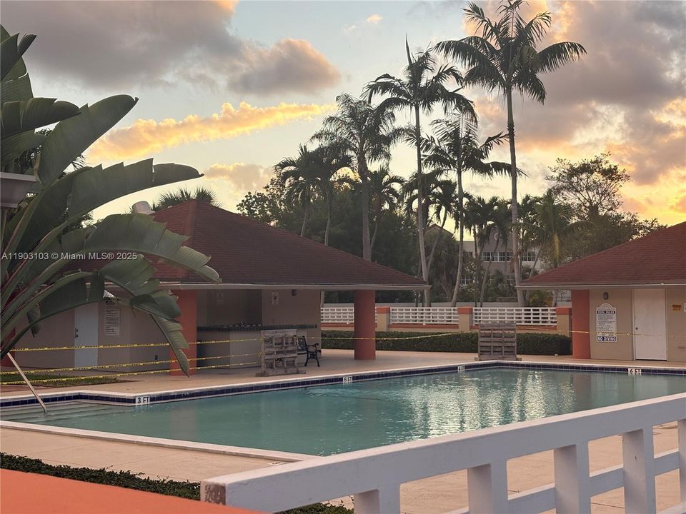 Active With Contract: $2,150 (2 beds, 2 baths, 1106 Square Feet)