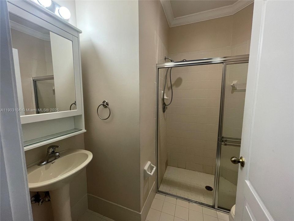 Recently Rented: $3,400 (4 beds, 3 baths, 1985 Square Feet)