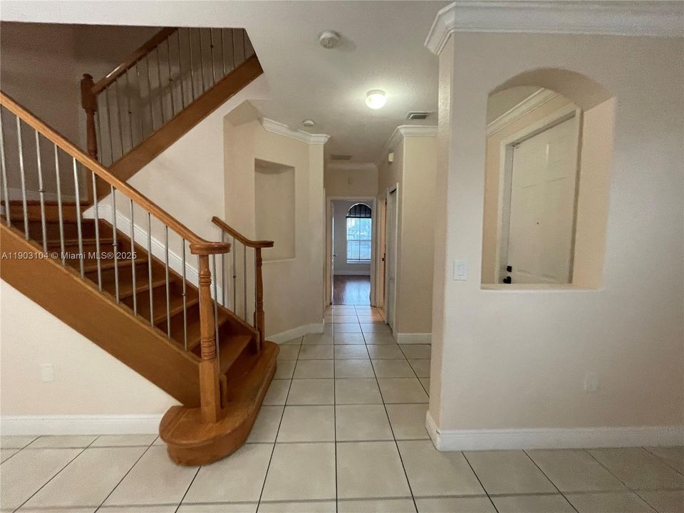 Recently Rented: $3,400 (4 beds, 3 baths, 1985 Square Feet)