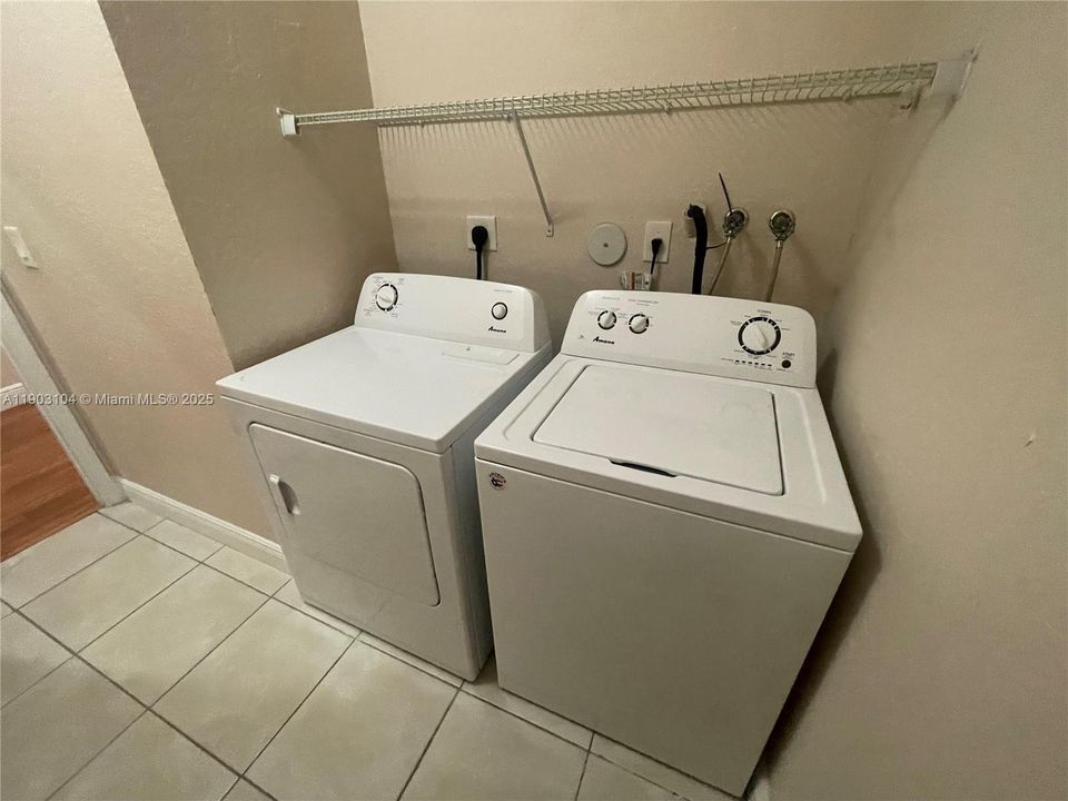 Recently Rented: $3,400 (4 beds, 3 baths, 1985 Square Feet)