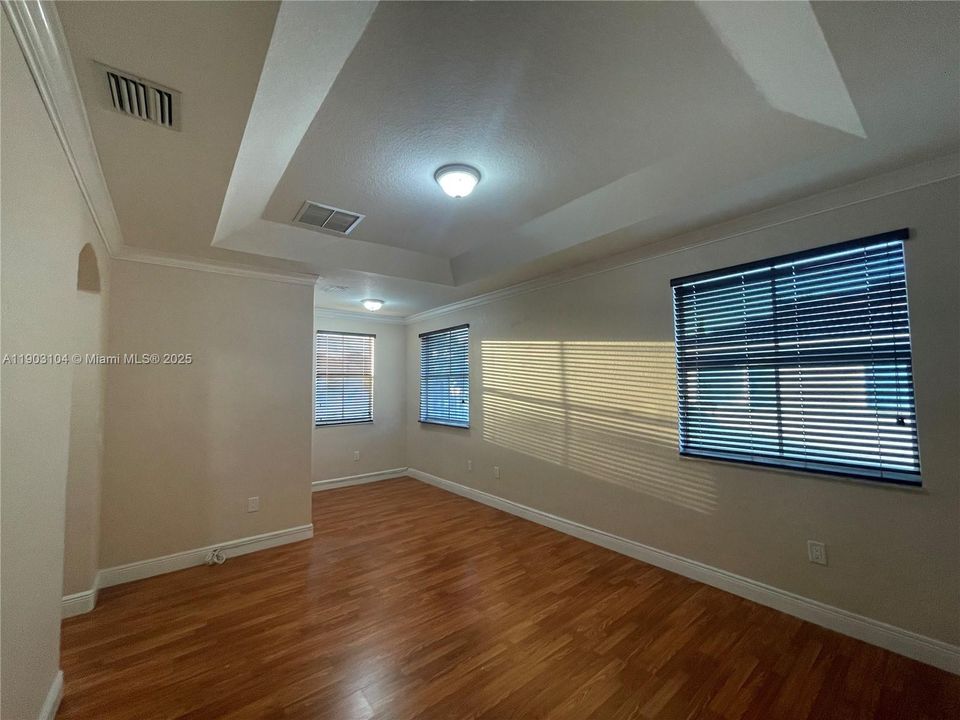 Recently Rented: $3,400 (4 beds, 3 baths, 1985 Square Feet)