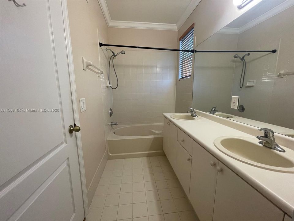 Recently Rented: $3,400 (4 beds, 3 baths, 1985 Square Feet)