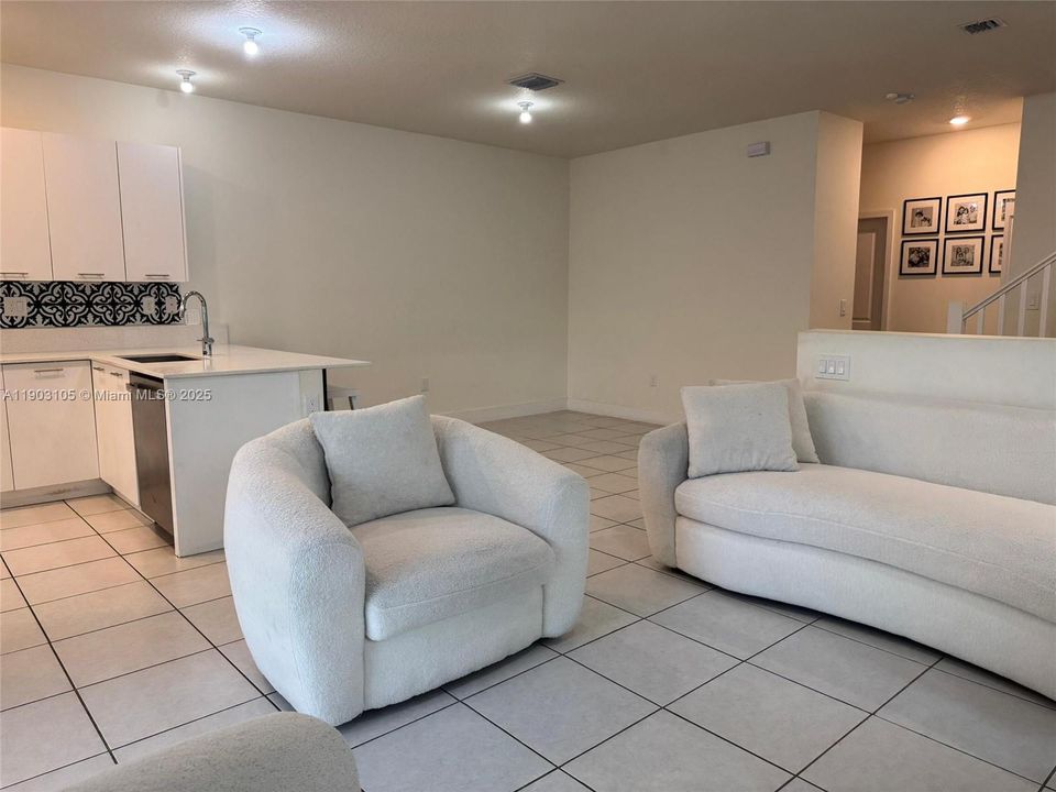 For Rent: $5,500 (3 beds, 3 baths, 2366 Square Feet)