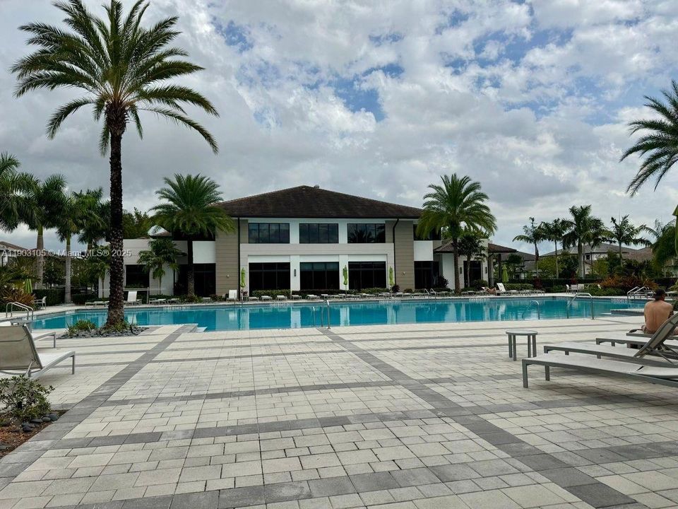 For Rent: $5,500 (3 beds, 3 baths, 2366 Square Feet)