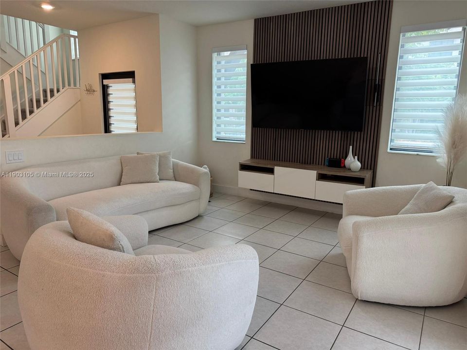 For Rent: $5,500 (3 beds, 3 baths, 2366 Square Feet)