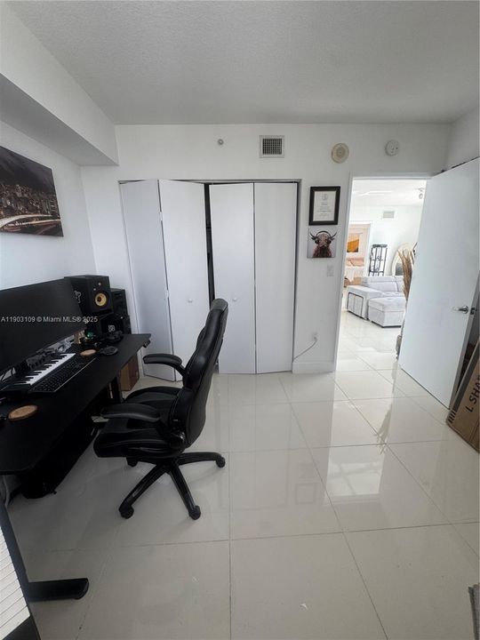 待售: $340,000 (2 贝兹, 2 浴室, 902 平方英尺)