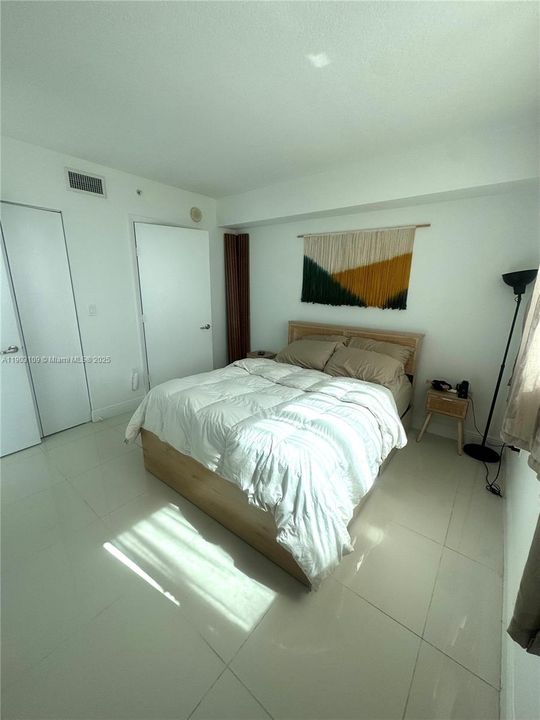 待售: $340,000 (2 贝兹, 2 浴室, 902 平方英尺)