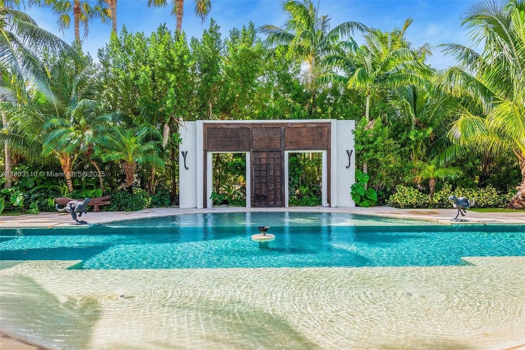 For Sale: $6,000,000 (3 beds, 3 baths, 2511 Square Feet)