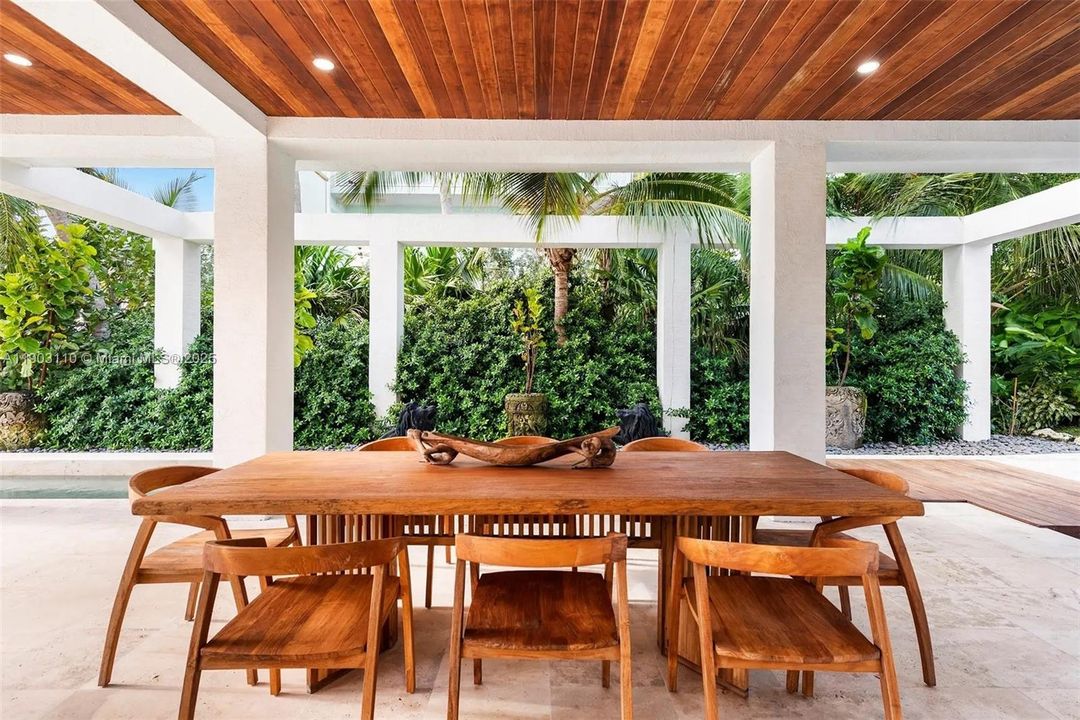 For Sale: $6,000,000 (3 beds, 3 baths, 2511 Square Feet)