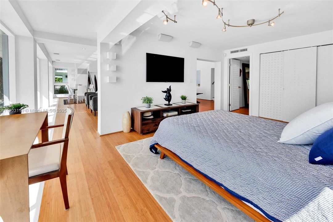 For Sale: $6,000,000 (3 beds, 3 baths, 2511 Square Feet)