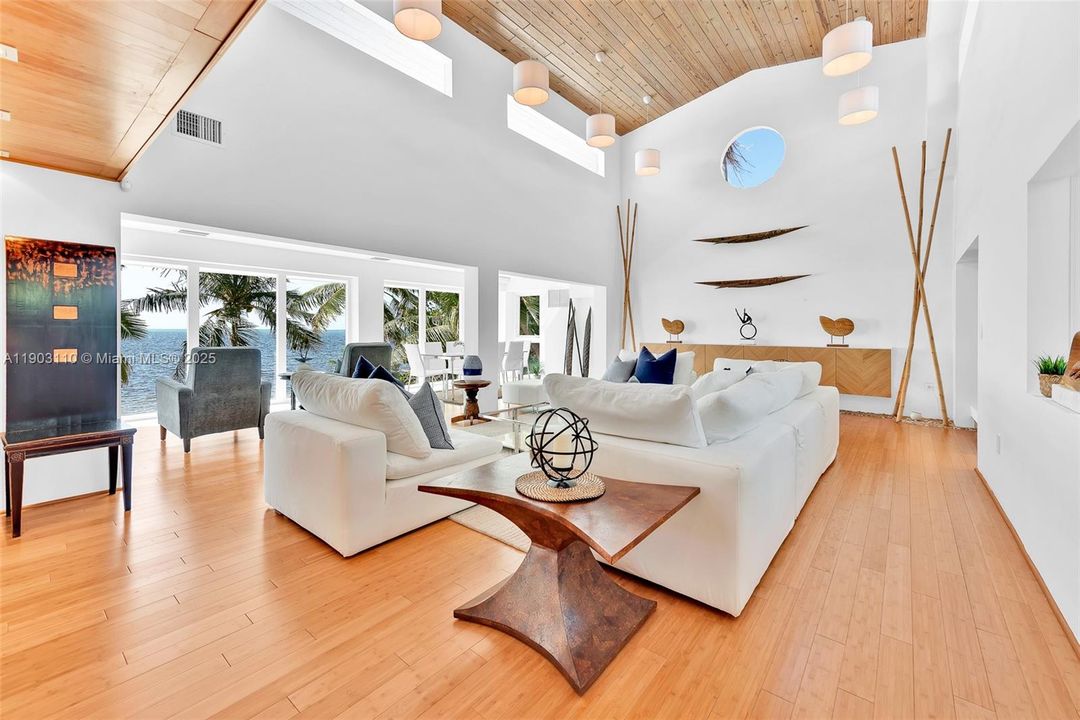 For Sale: $6,000,000 (3 beds, 3 baths, 2511 Square Feet)