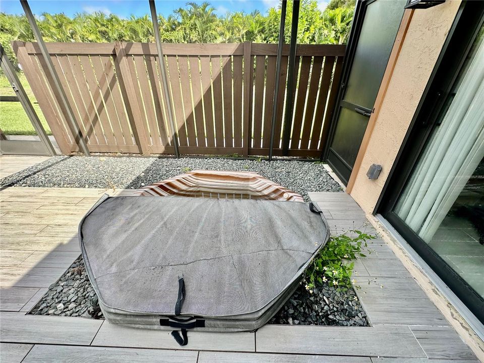 For Rent: $1,950 (2 beds, 2 baths, 1006 Square Feet)