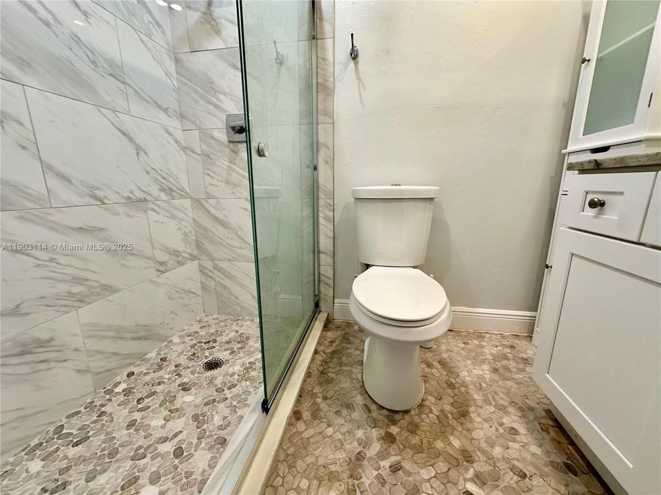 For Rent: $1,950 (2 beds, 2 baths, 1006 Square Feet)