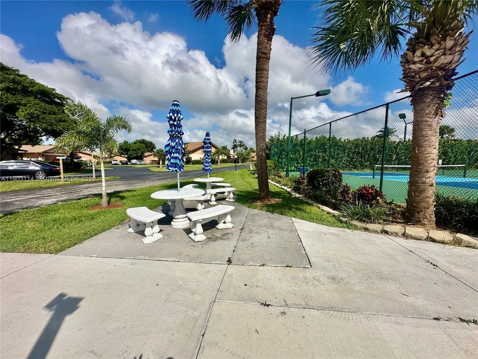 For Rent: $1,950 (2 beds, 2 baths, 1006 Square Feet)