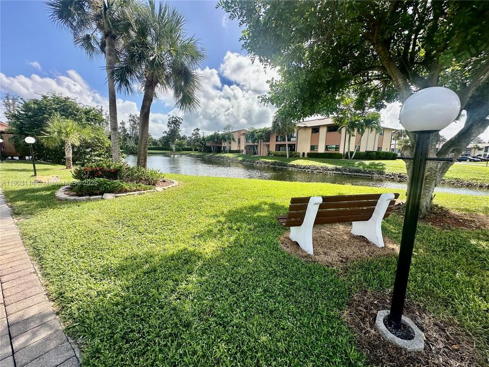 For Rent: $1,950 (2 beds, 2 baths, 1006 Square Feet)