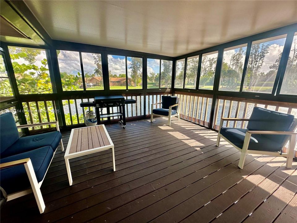 For Rent: $1,950 (2 beds, 2 baths, 1006 Square Feet)