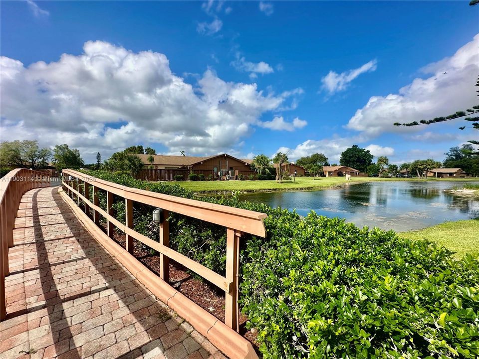 For Rent: $1,950 (2 beds, 2 baths, 1006 Square Feet)